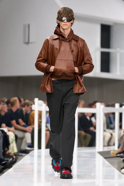 Look 27